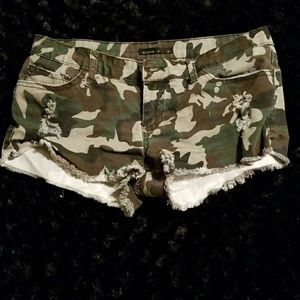 Camo distressed cut off shorts